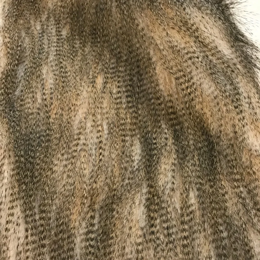 Faux fur vest - Picture 5 of 7